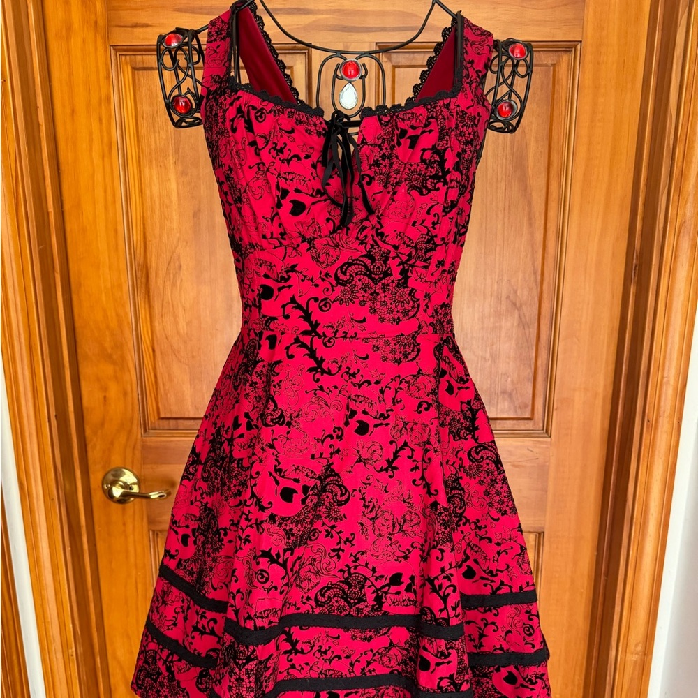 Hot Topic, Size Small, Red & Black